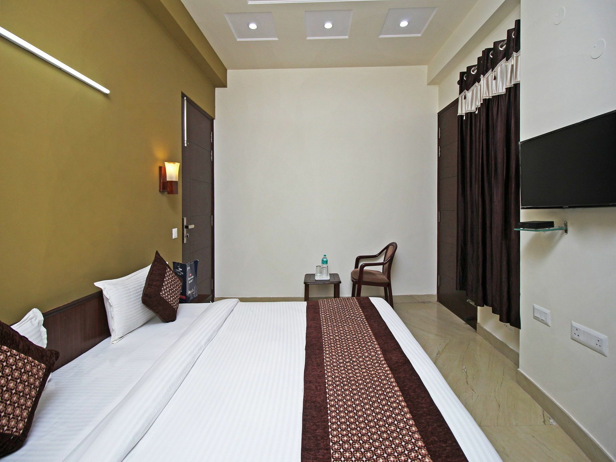Fabhotel Mannat Residency Sec 52 Gurgaon Ngoại thất bức ảnh